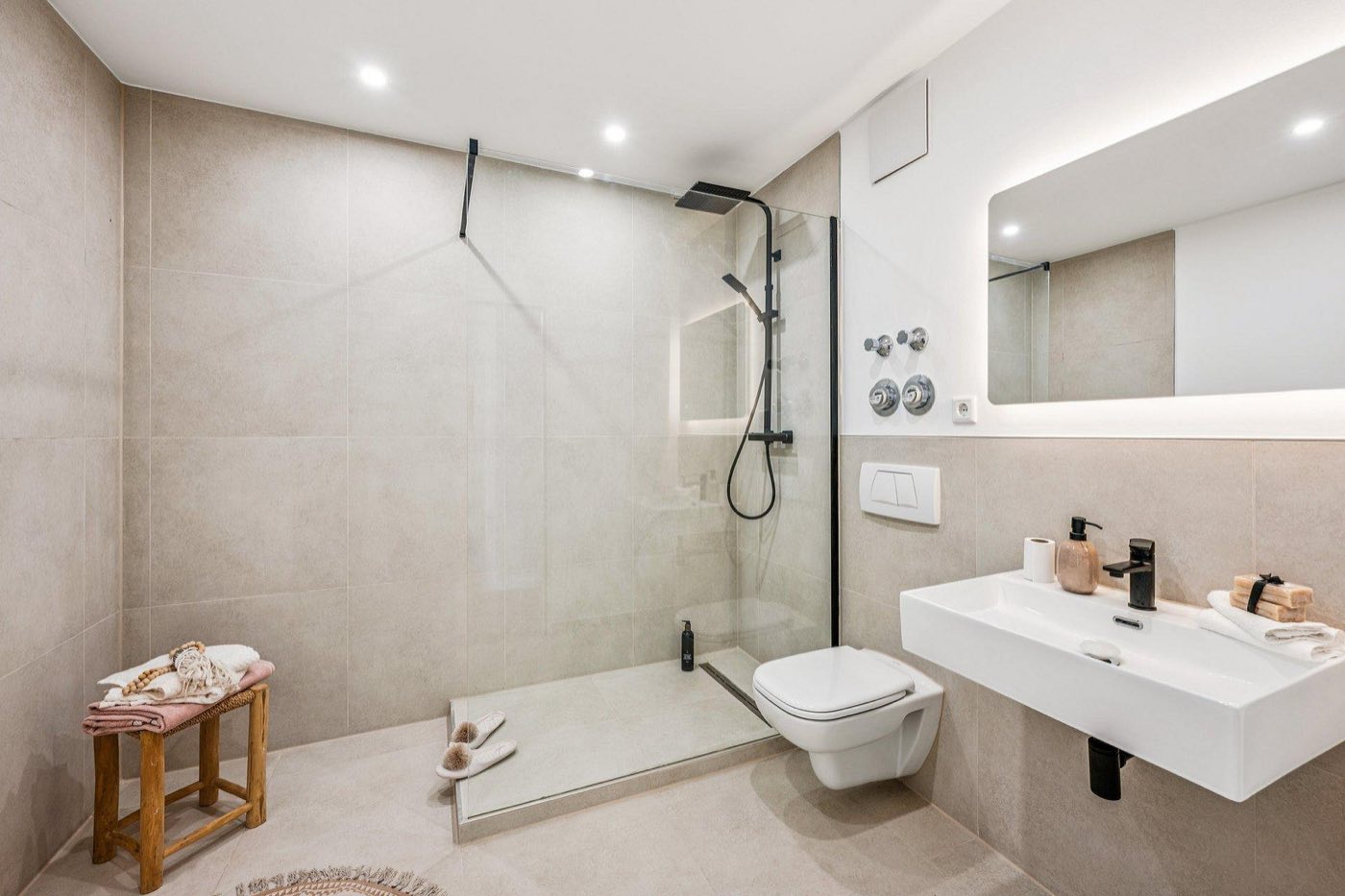 Modernisiertes Badezimmer nach der Sanierung